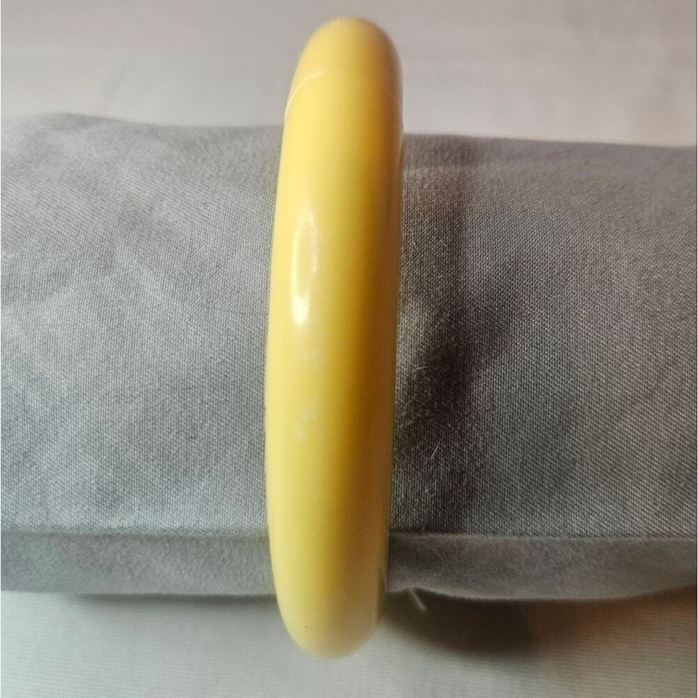 Vintage Butterscotch Yellow Bangle